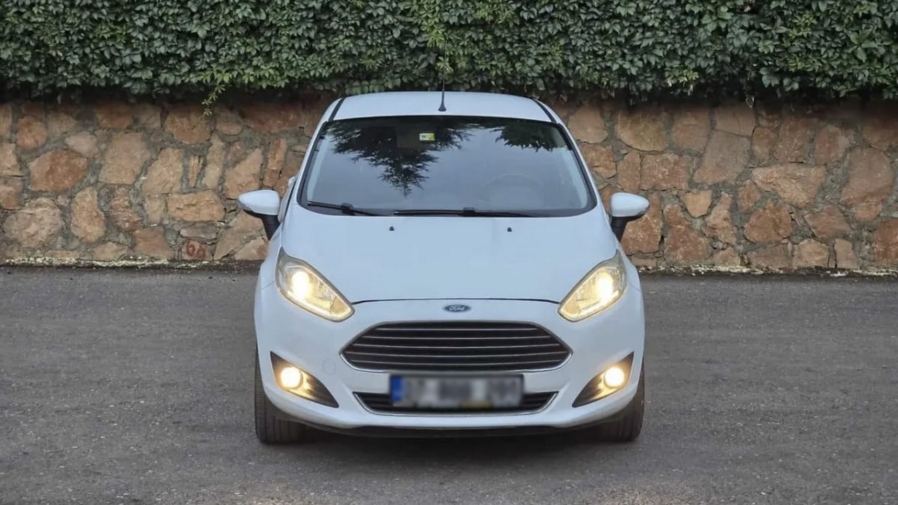 Ford Fiesta Mk7 1.5 TDCI Önden Görünüm
