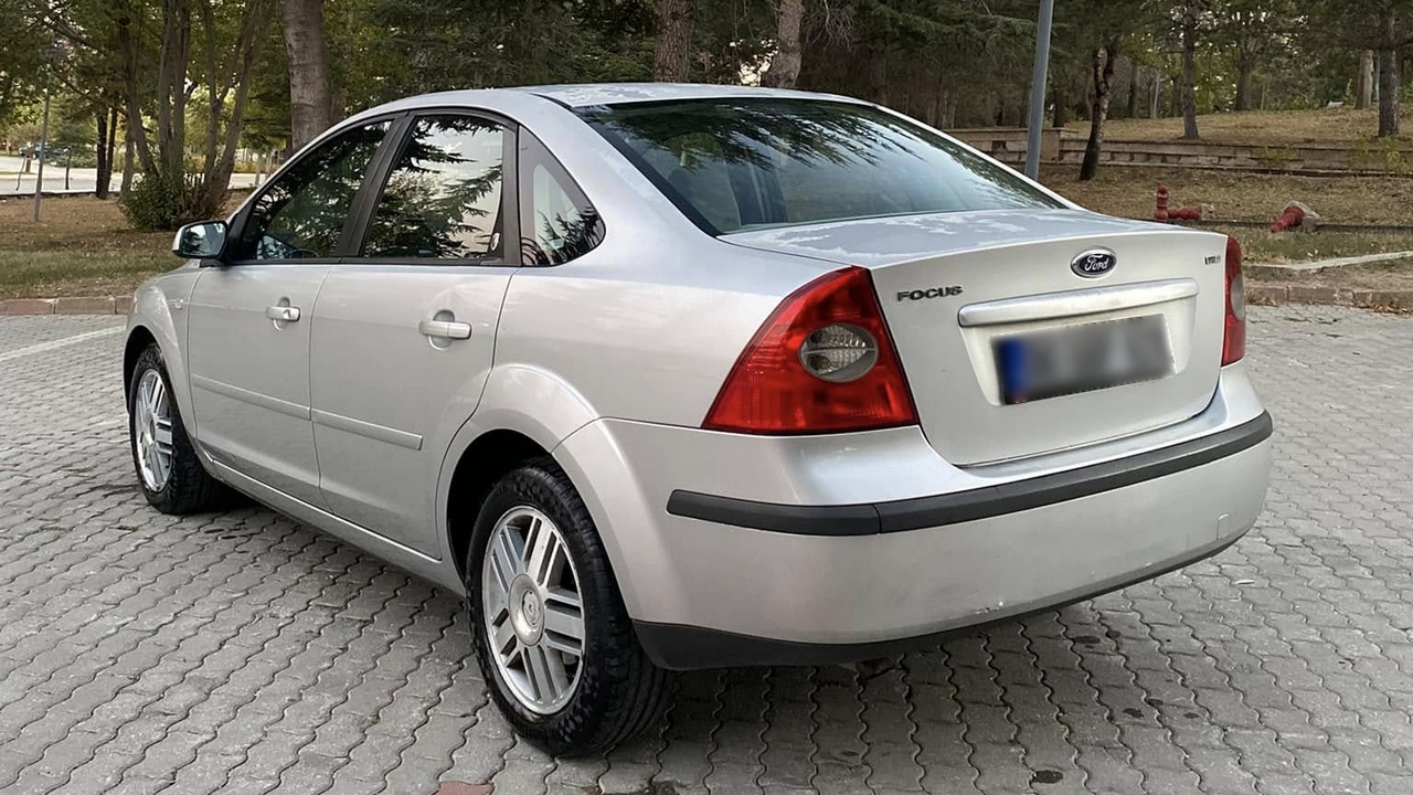 Ford Focus Mk2 arkadan Görünüm
