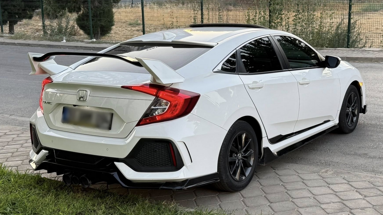 Honda Civic FC5 Arkadan Görünüm