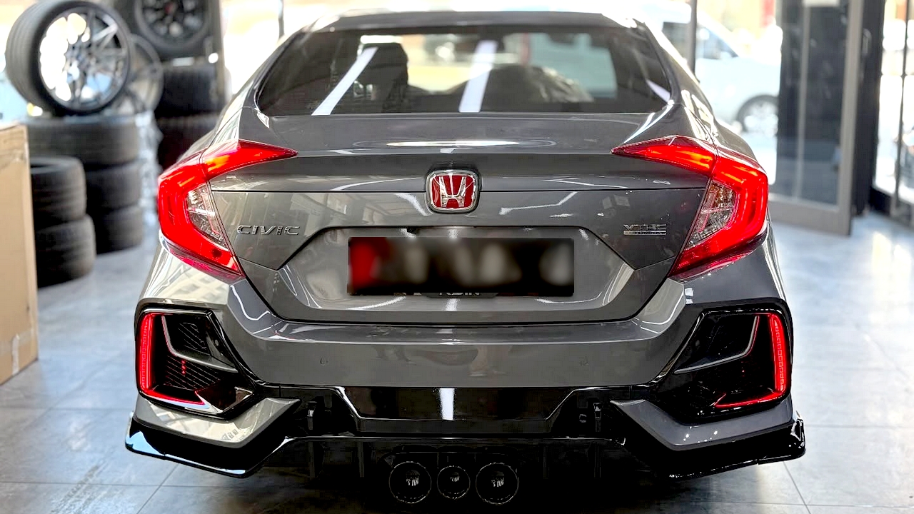 Honda Civic FC5 Arkadan Görünüm
