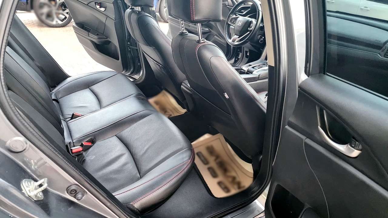 Honda Civic Deri Koltuk ve Geniş Arka Diz Mesafesi
