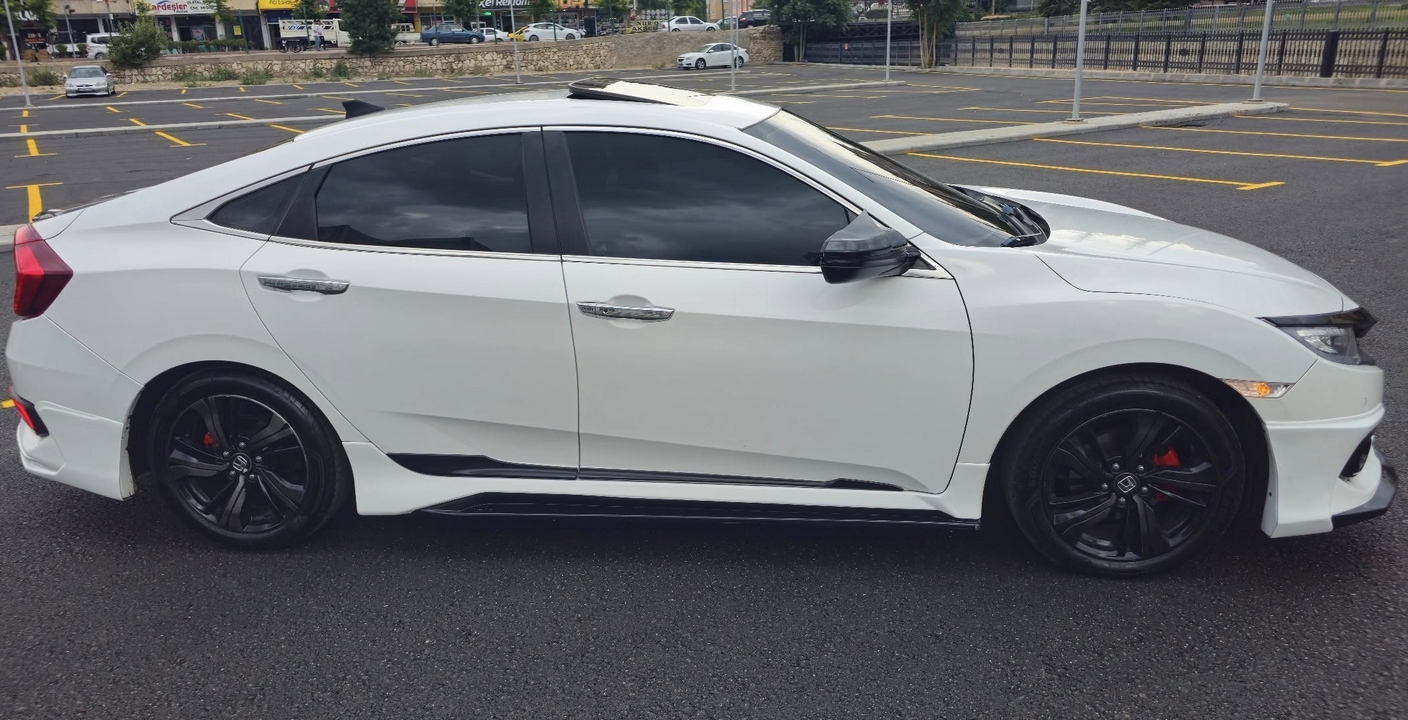 Honda Civic FC5 Yandan Görünüm