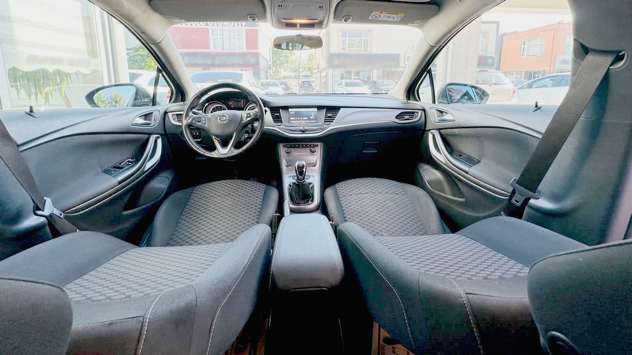 Opel Astra K İç Görünüm