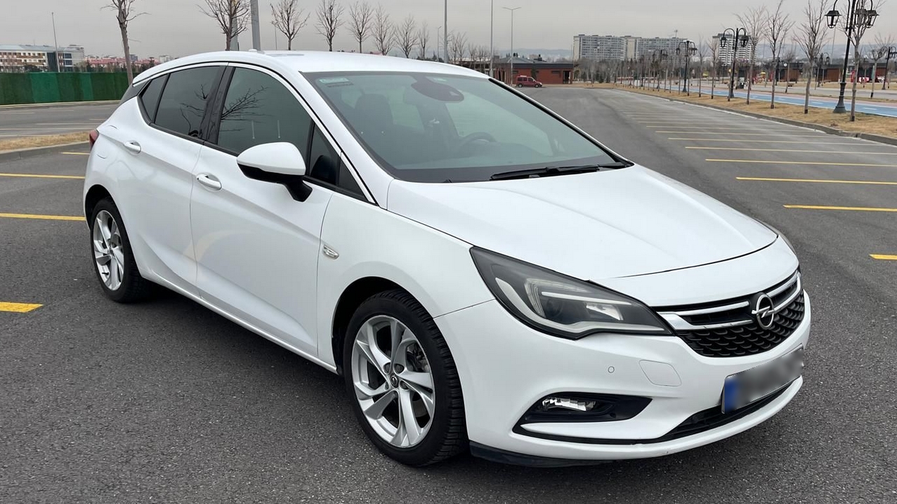 Opel Astra K Önden Görünüm