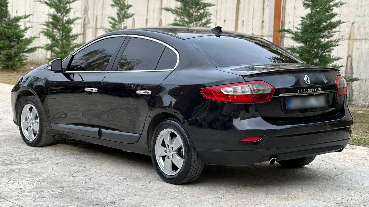 Renault Fluence Arkadan Görünüm