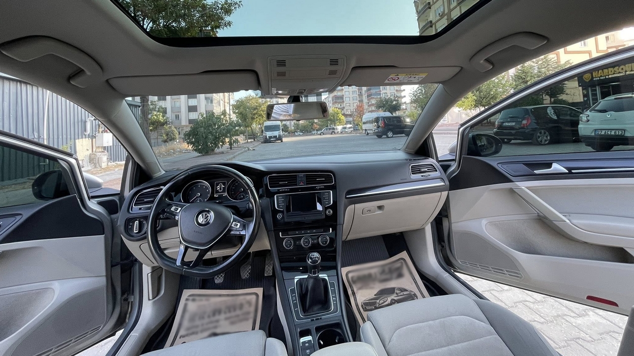 Volkswagen Golf Mk7 İç Görünüm