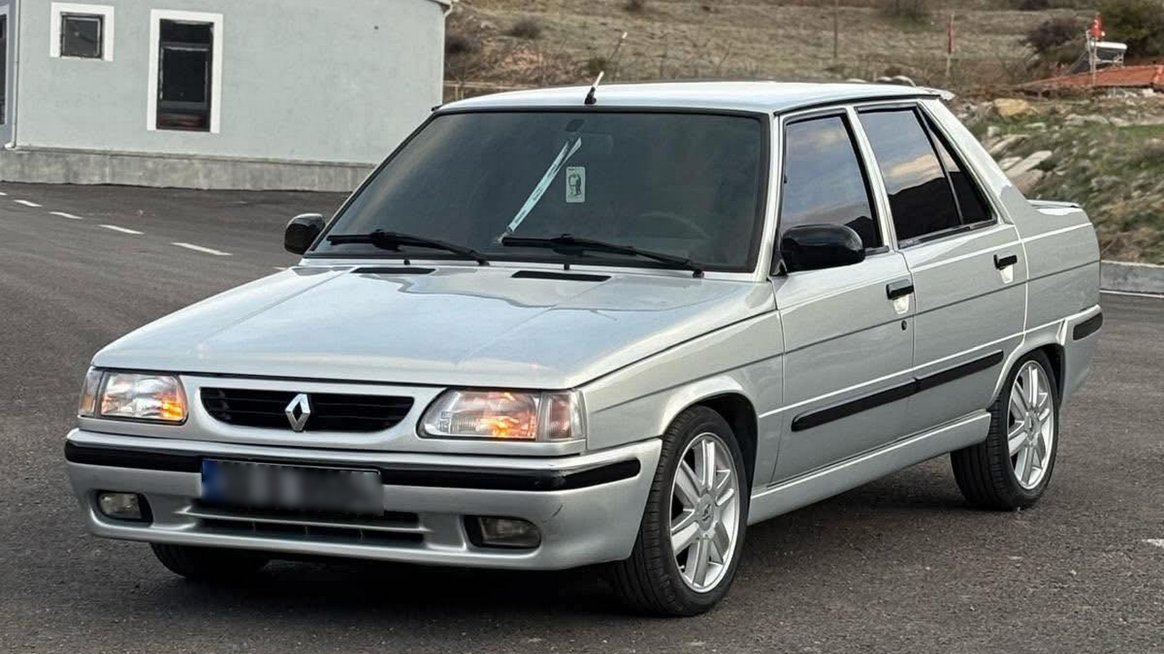 1998 Model Renault 9 Broadway