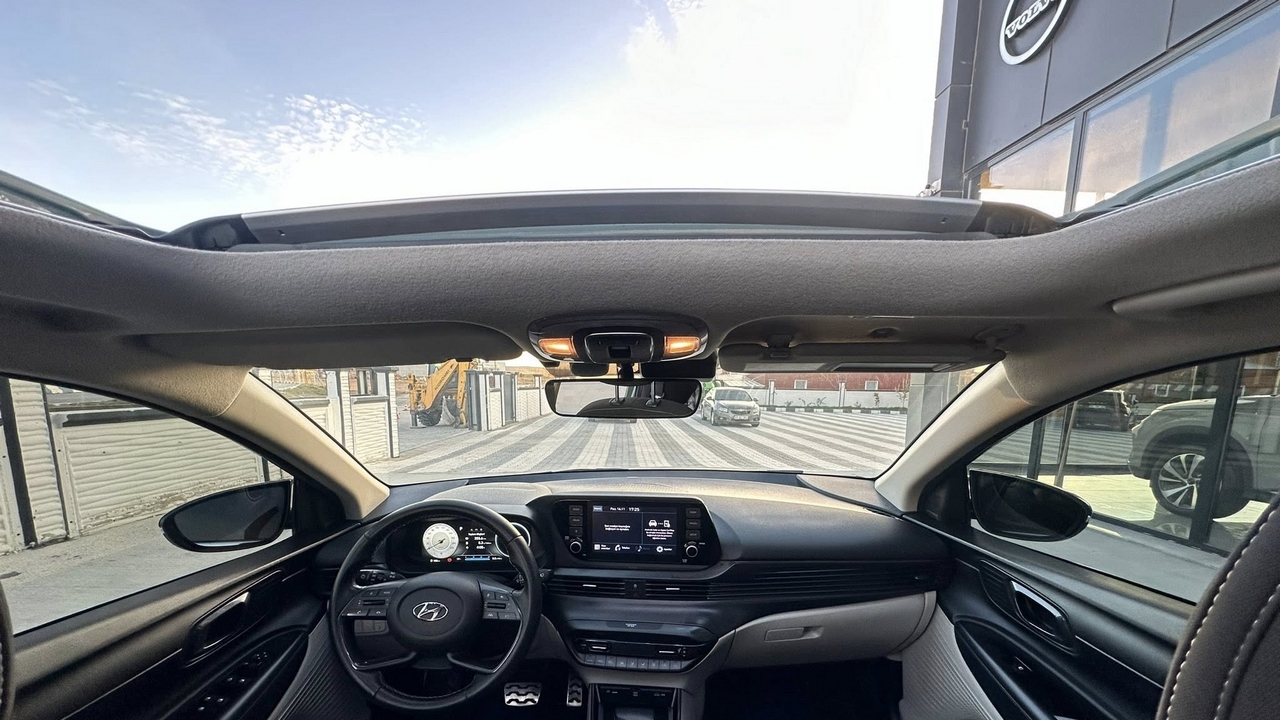 Hyundai Bayon Cam Tavan