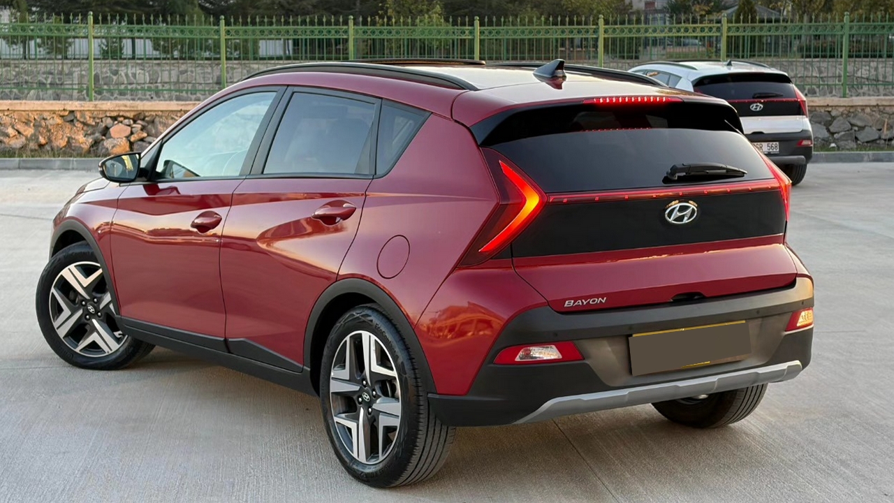 Hyundai Bayon Arkadan Görünüm