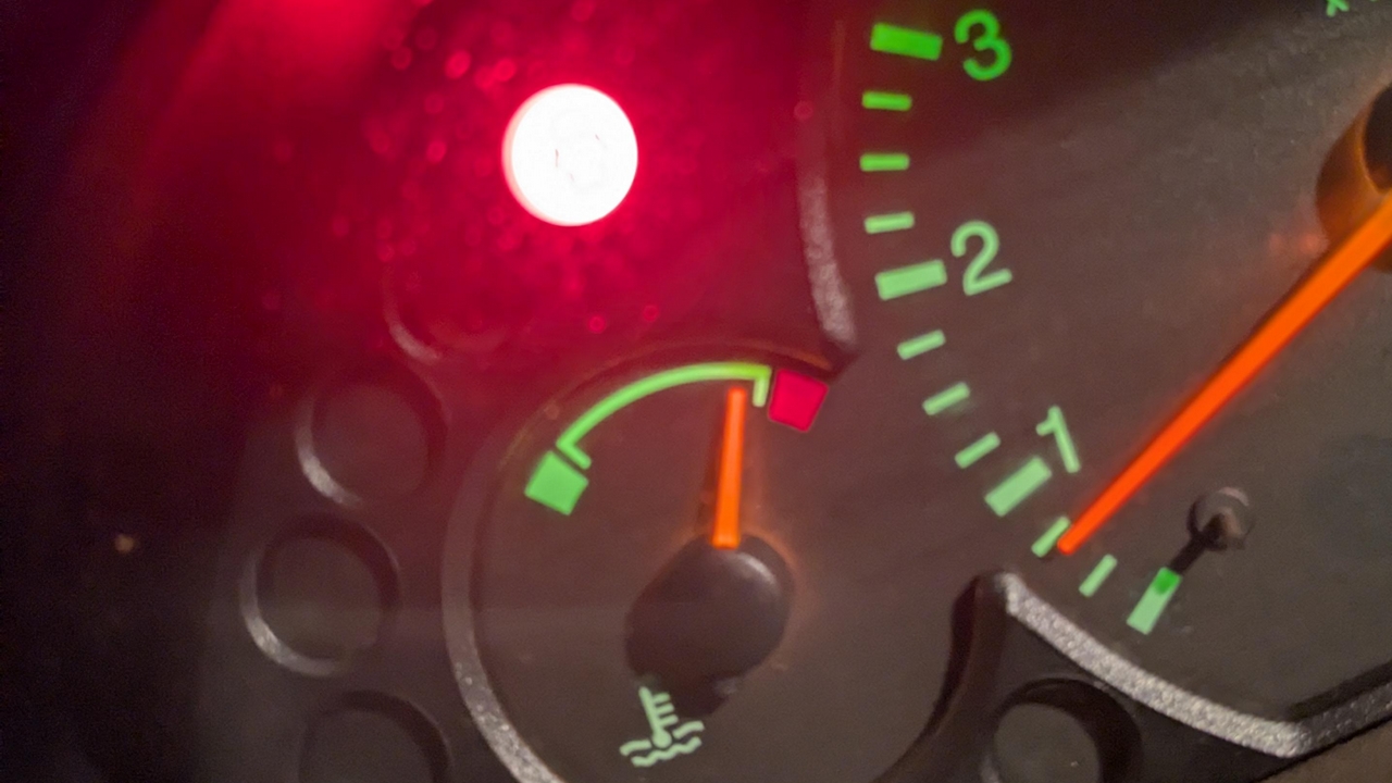 Bazı Marka Araçlarda Hararet Işığı Kırmızı Nokta Şeklindedir