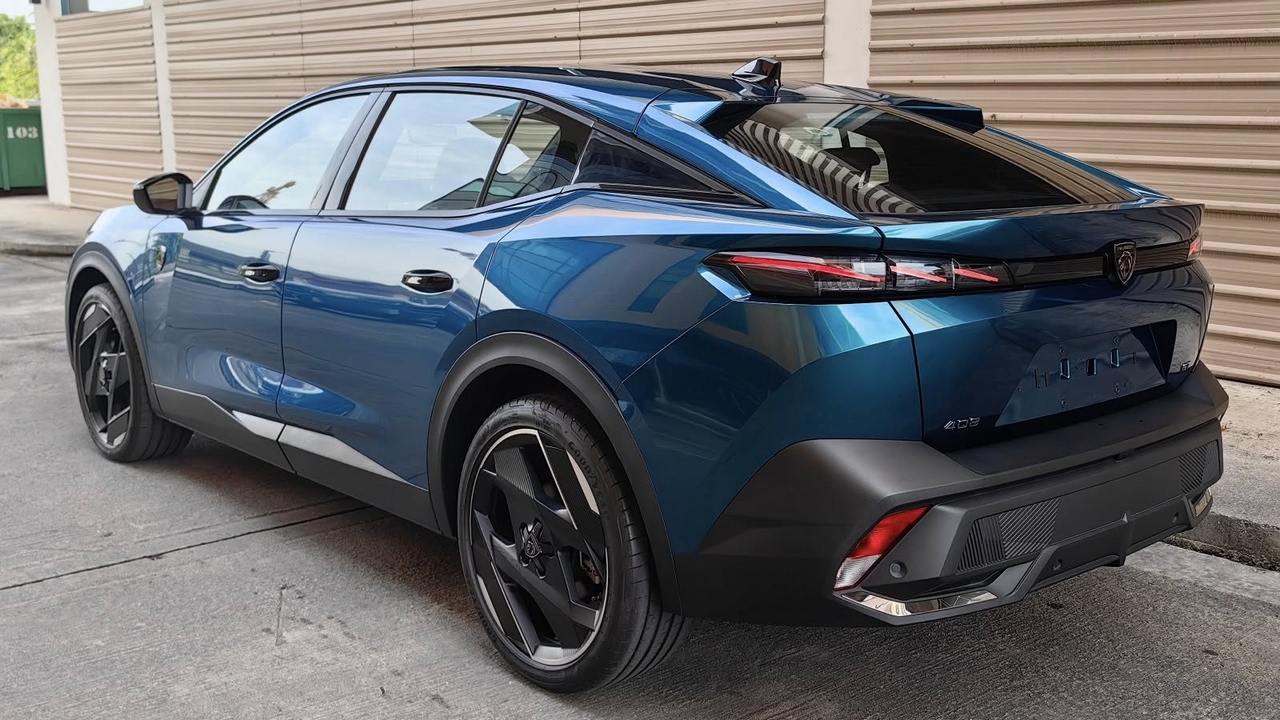 Peugeot 408 GT Arkadan Görünüm