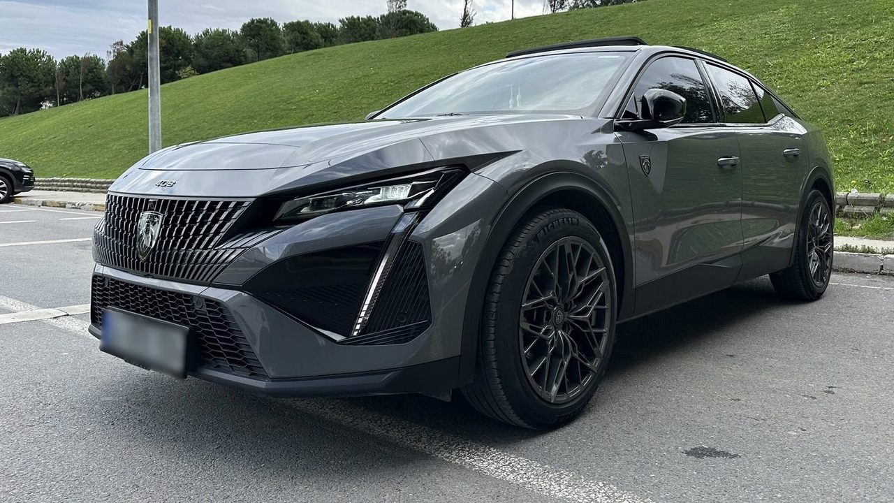 Peugeot 408 GT Aslan Dişi LED Far Tasarımı