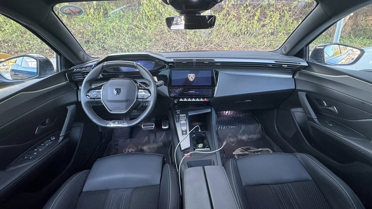 Peugeot 408 GT Ön Kokpit Tasarımı