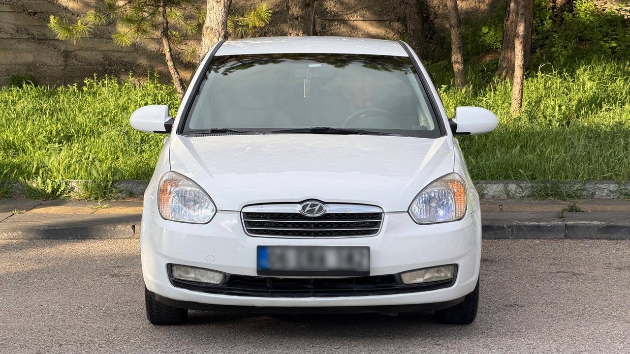 Hyundai Accent Era 1.4 Önden Görünüm